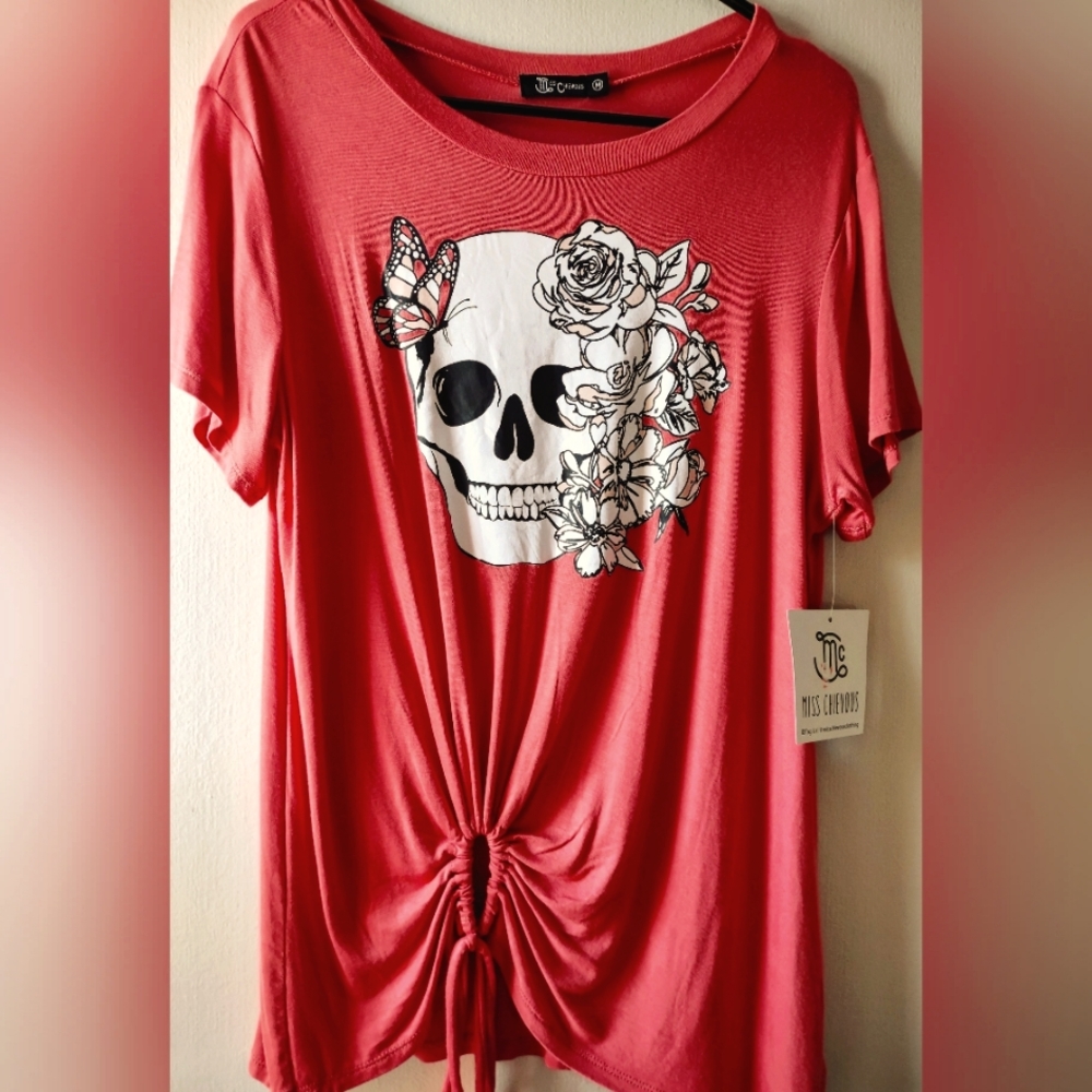 Skull W/flowers and butterfly T Shirt.Tie up at bottom  Size Medium NWT